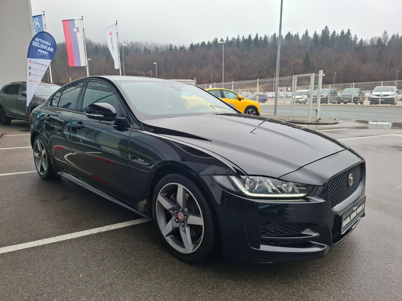 Zunanja slika - Jaguar XE - R-Sport 2.0 180 AVTOMATIK + SERVISNA ZGODOVINA - 17