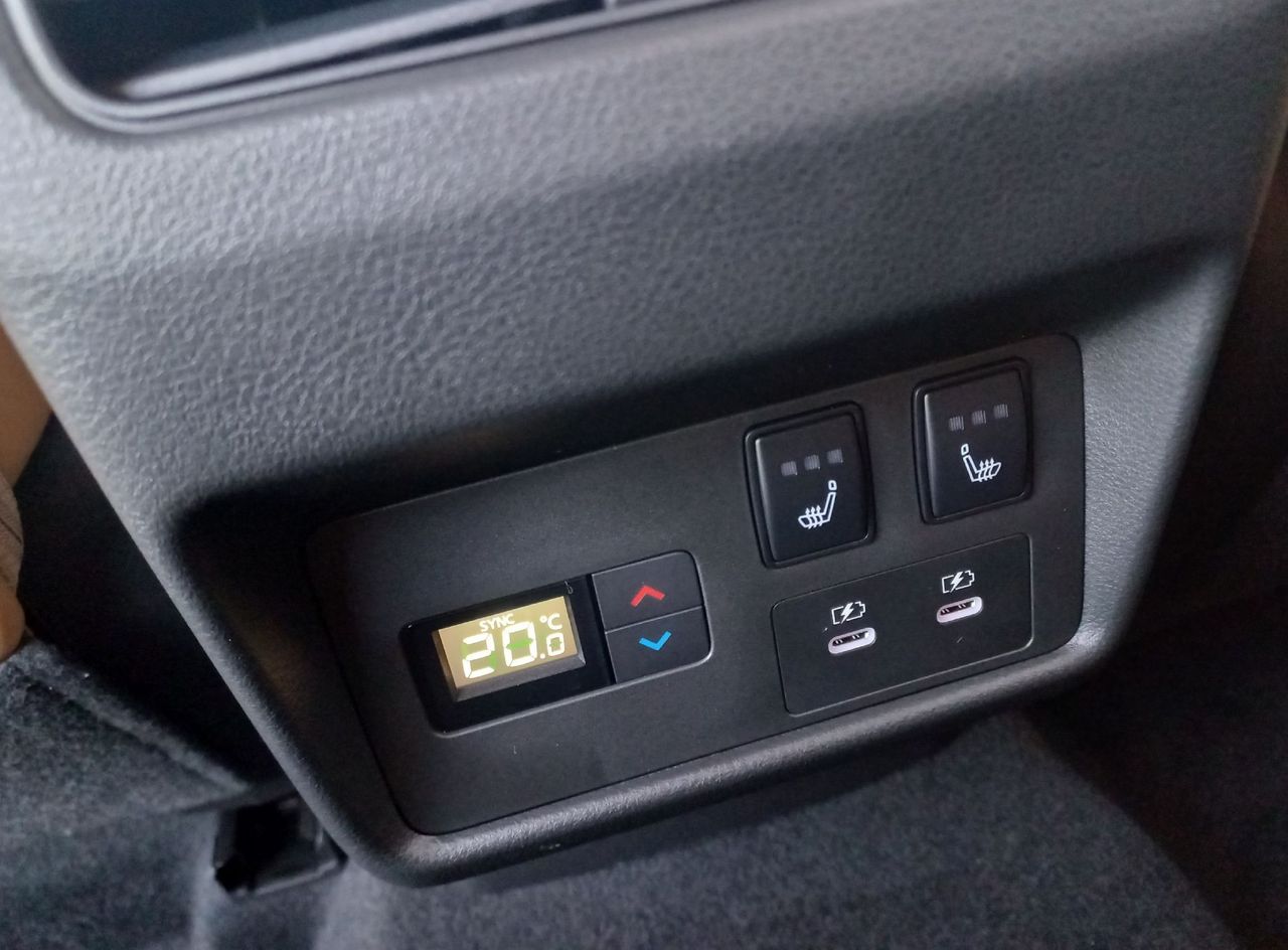 Notranja slika - Nissan X-Trail - HEV E-4ORCE 213 TEKNA+ - 12