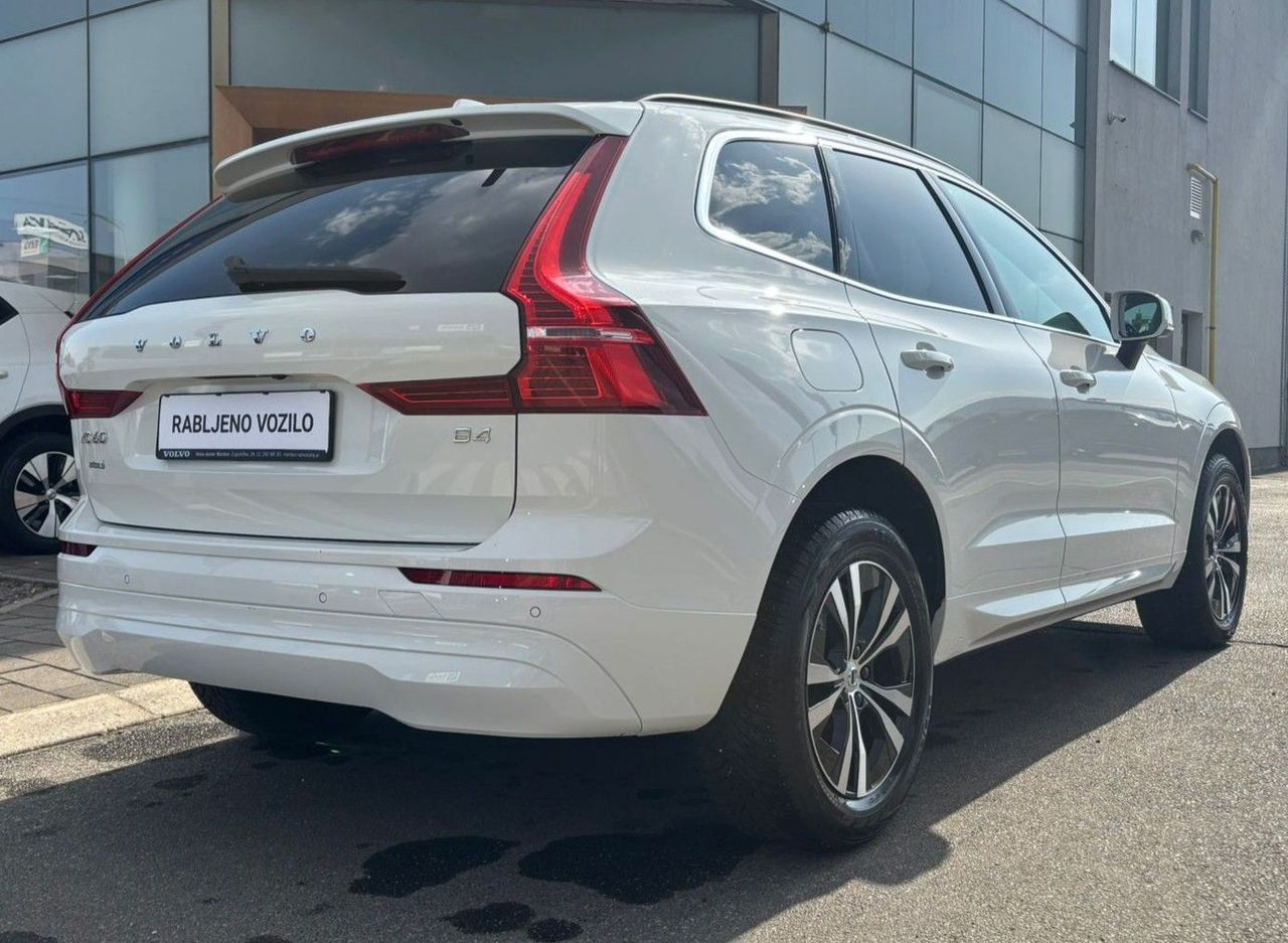 Zunanja slika - Volvo XC60 - B4P Momentum PRO AT FWD KAMERA-GRETJE.SED.-DAB+ - 3