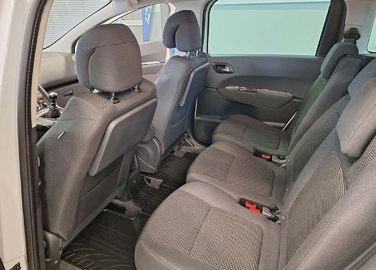 Zunanja slika - Peugeot 5008 - ACTIVE 1.6 HDI KREDIT BREZ POLOGA ODLIČNO OHRANJ - 6