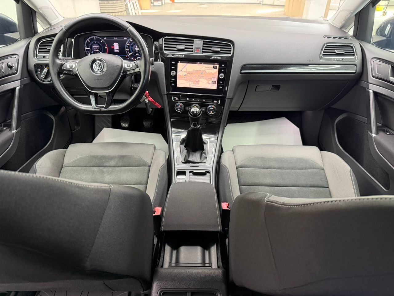 Zunanja slika - VW Golf - 2,0 TDI BMT 40 let - 4