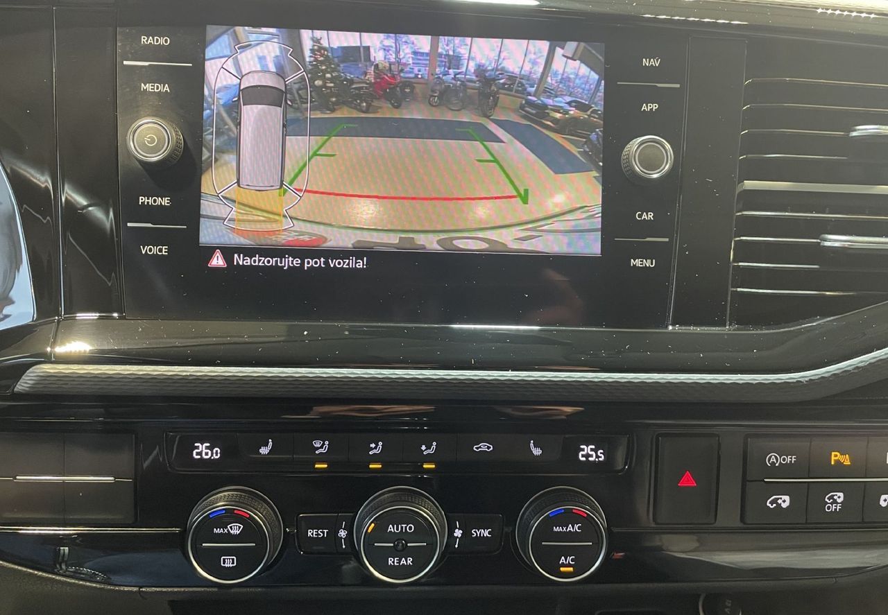 Zunanja slika - VW Multivan - SLO-LED-ALCANTARA-KMAERA-RADAR-NAVI-DVOJNA VRATA - 10