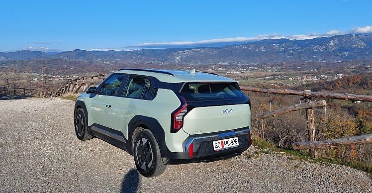 Zunanja slika - KIA EV3 - SMART 58.3 kw - 2