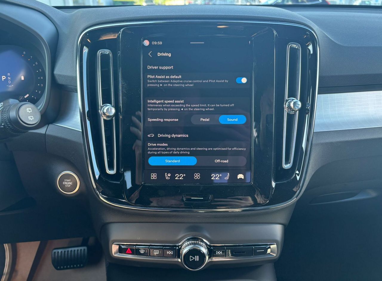 Zunanja slika - Volvo XC40 - B3  P  163hp Core 3 leta garancije + 3 servisi - 14