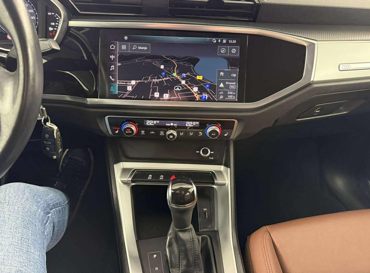 Notranja slika - Audi Q3 - 35 TDI S tronic.LED.ACC.KAMERA.USNJE.NAVI.DIZEL - 10