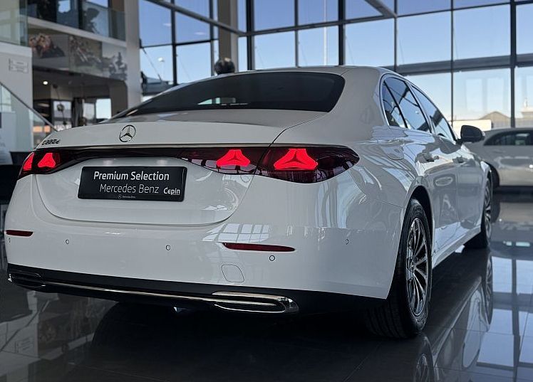 Zunanja slika - Mercedes-Benz E-Razred - 220d-AUT-MULTIBEAM-DISTRONIC-NAVI-MEMORY-PREMIUM - 4