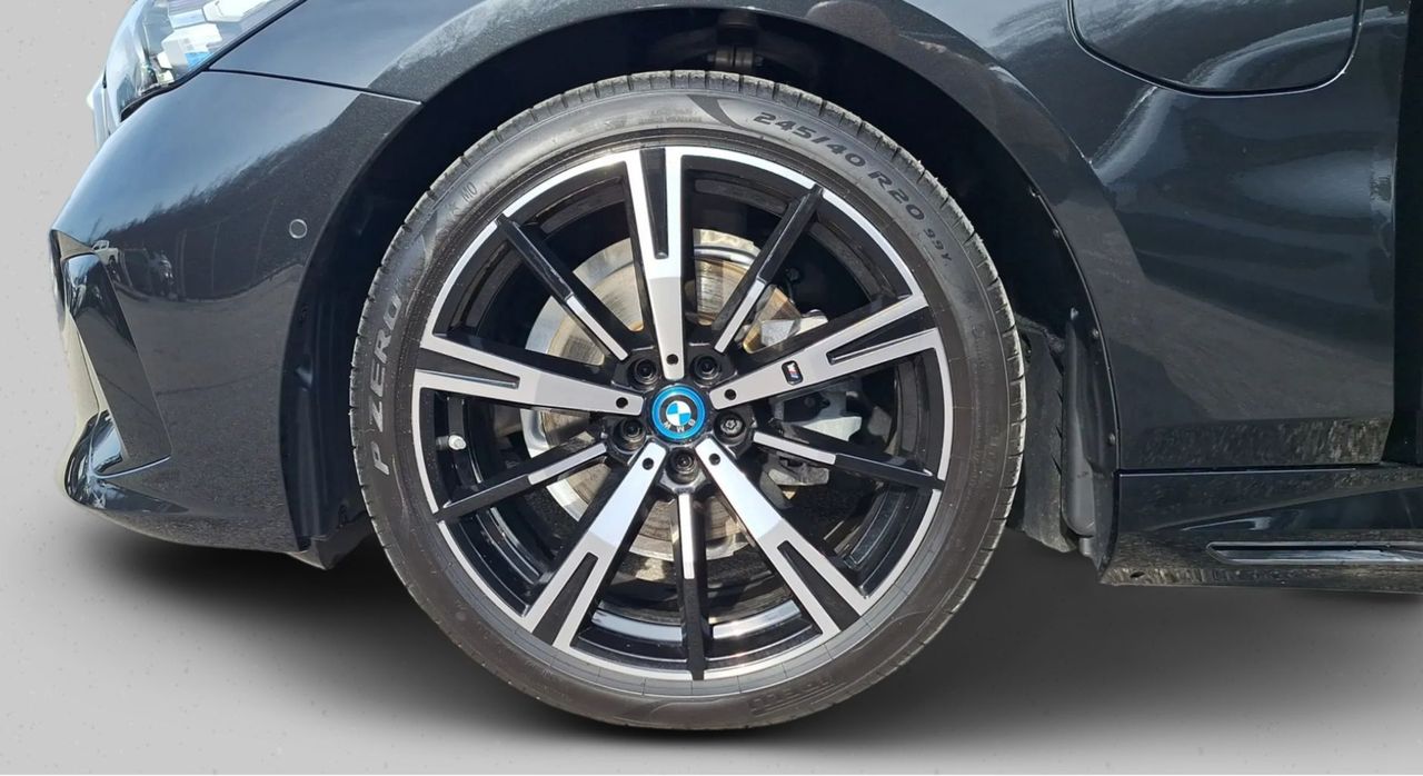 Zunanja slika - BMW Serija 5 - Touring: 530e xDrive M-Sport. SLO. iconic. vl. kljuka - 16