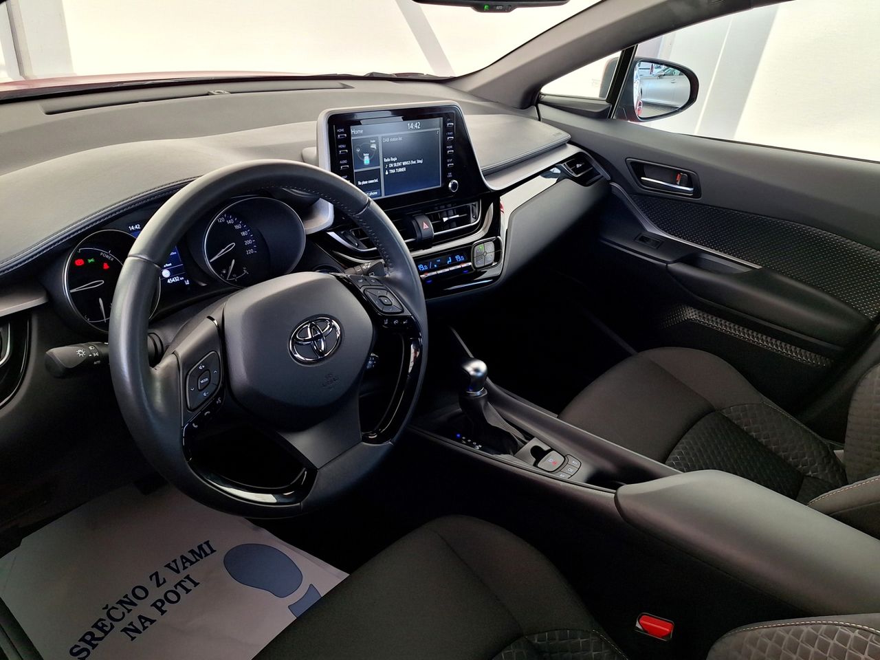 Zunanja slika - Toyota C-HR - 1.8 C-ENTER Smart •VLEČNA KLJUKA• - 4