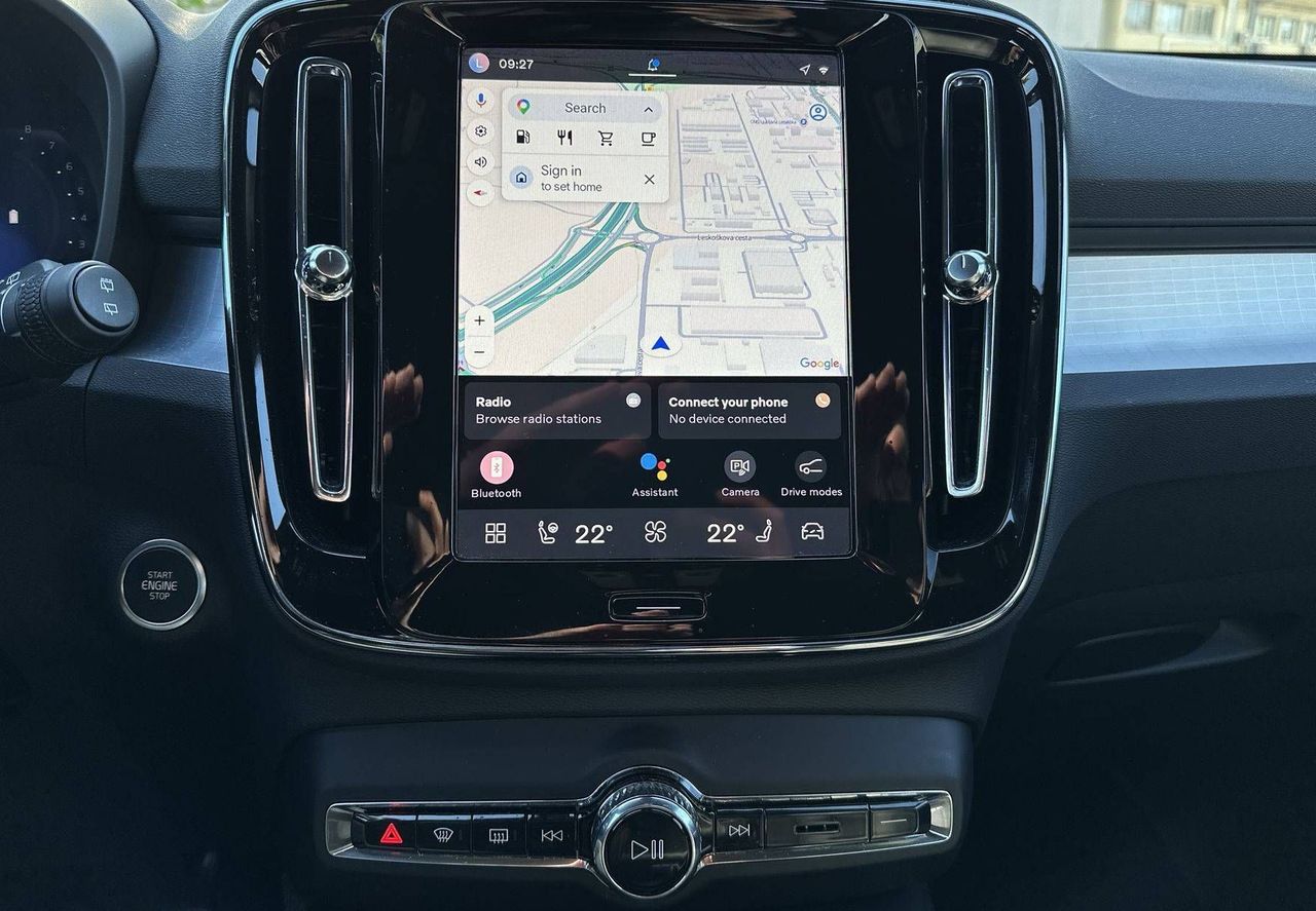 Zunanja slika - Volvo XC40 - B3P Plus Dark Avt - 23