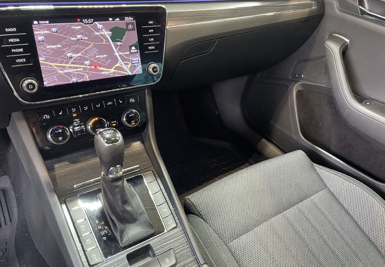 Zunanja slika - Škoda Superb - SLO-NAVIGACIJA-VIRTUAL-MEMORY-RADAR-ALU19-KAMERA - 10