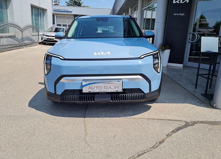 Zunanja slika - KIA EV3 - 58.3 kWh baterija. 150 kW Star - 3