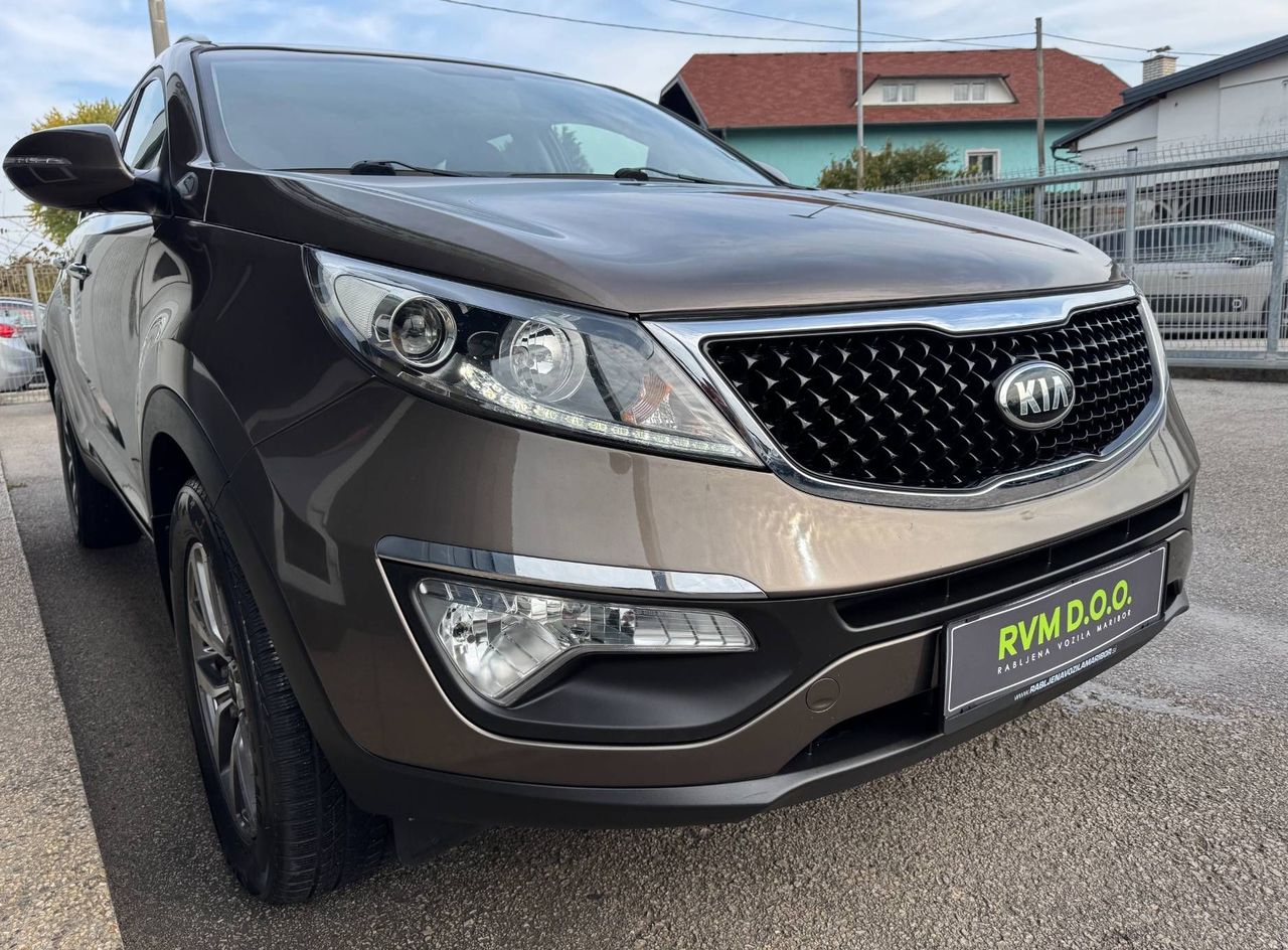 Zunanja slika - KIA Sportage - 1.6 GDI°EX URBAN°SLO°2.LAST°LED°PARK.SEN°BLUETOO - 4