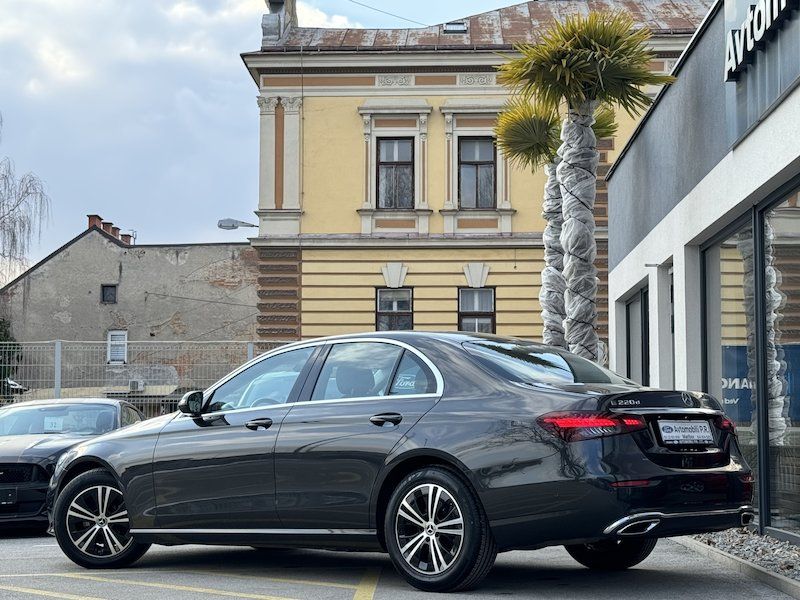 Zunanja slika - Mercedes-Benz E-Razred - E 220 d •VIRTUAL•DAB•TEMP•LIVE TRAFFIC - 5