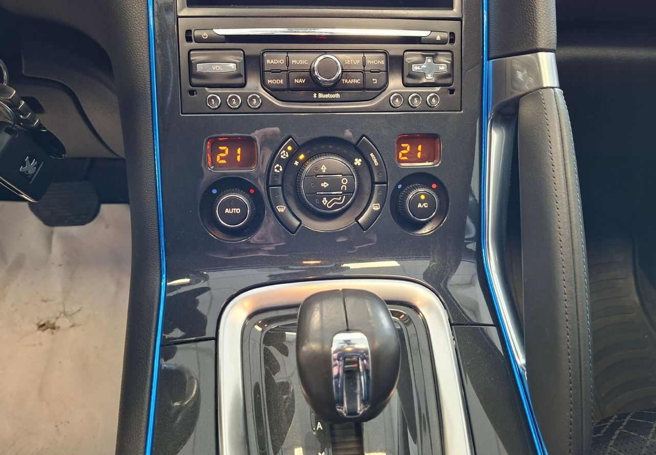 Zunanja slika - Peugeot 3008 - HYBRID 4X4-LED-NAVI-PDC-KLJUKA-HITRI KREDIT- - 10