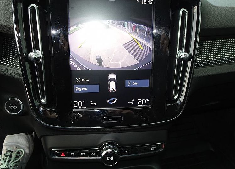 Zunanja slika - Volvo XC40 - D3 A AWD R-Design ODLIČNO OHRANJEN - 7