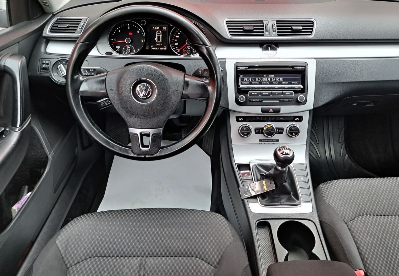 Zunanja slika - VW Passat - Variant 1.6 TDI  Comfortline -ODLIČEN- - 9