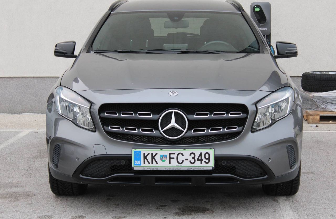 Zunanja slika - Mercedes-Benz GLA-Razred - 220 d 4MATIC NIGHT KAMERA PDC NAVI 18 ALU - 3