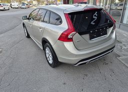 Zunanja slika - Volvo V60 Cross Country - D3 odličen avto po AKCIJSKI CENI   LEANPAY - 3 - Predogledna slika