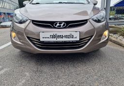 Zunanja slika - Hyundai Elantra - 1.6 CVVT STYLE ZELO LEPO OHRANJENO VOZILO... - 2 - Predogledna slika