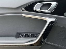 Zunanja slika - KIA XCeed - 1.5 T-GDi EX Way+ ISG. M T 103 kW - 13 - Predogledna slika