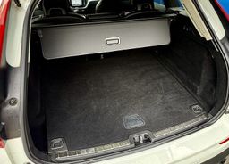 Zunanja slika - Volvo XC60 - D4 AWD Momentum B-kat.pnevm. - 11 - Predogledna slika