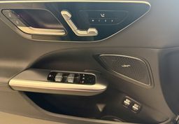Zunanja slika - Mercedes-Benz C-Razred - C 300e T AMG Line Avt.-360KAM-VIRTUAL-AMBIENT+-MAT - 17 - Predogledna slika