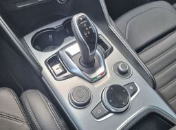 Zunanja slika - Alfa Romeo Giulia - 2.0 Turbo 280 Q4 Veloce - KOT NOVO - SAMO 9.022KM - 13 - Predogledna slika