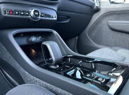 Zunanja slika - Volvo XC40 - B3 P Plus Dark AT DCT 3 leta garancije + 3 servisi - 19 - Predogledna slika