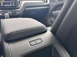 Zunanja slika - Volvo XC60 - B5P  Core AT AWD 3 leta garancije + 3 servisi - 13 - Predogledna slika