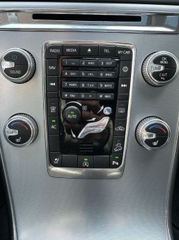 Zunanja slika - Volvo XC60 - D4 A AWD  Momentum-PANORAMA+GRET.SEDEŽEV-BIXENON - 10 - Predogledna slika