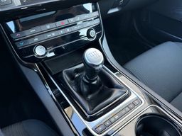 Zunanja slika - Jaguar XE - 2.0D 163HP ZNANA SERVISNA ZGODOVINA +LEPO OHRANJEN - 12 - Predogledna slika