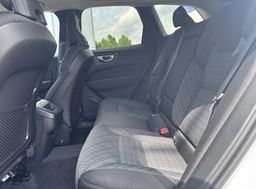 Zunanja slika - Volvo XC60 - B5P  Core AT AWD 3 leta garancije + 3 servisi - 8 - Predogledna slika