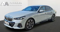 Zunanja slika - BMW Serija 5 - : 520i  AT  M-Sport. iconic glow. HUD. adaptive LED - 1 - Predogledna slika