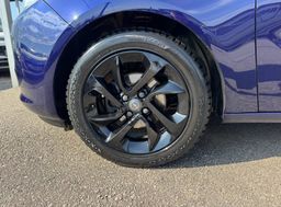 Zunanja slika - Opel Adam - VIOLA°SLO°2.LAST°DVOBARVEN°TEMPOMAT°BLUETOOTH°AL.. - 9 - Predogledna slika