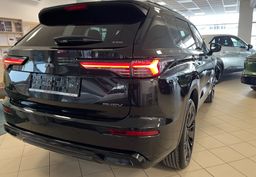 Zunanja slika - Mitsubishi Outlander - Black Edition PHEV 4WD 2.4  Avt. - NA ZALOGI - - 6 - Predogledna slika