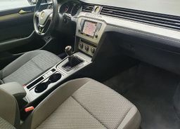 Zunanja slika - VW Passat - 1.6 TDI 120ks °NAVIGACIJA° °2x PDC° °TEMPOMAT° - 9 - Predogledna slika