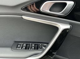 Zunanja slika - KIA XCeed - 1.6 T-GDi EX WAY ISG.7DCT - 19 - Predogledna slika