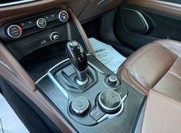 Zunanja slika - Alfa Romeo Stelvio - 2.2 Diesel LED NAVI TEMPOMAT KAMERA PDC USNJE TOP - 18 - Predogledna slika