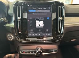 Zunanja slika - Volvo XC40 - B4 P Ultra Black Edition 3 leta garancije + 3 serv - 8 - Predogledna slika