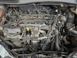 Notranja slika - Ford Kuga - 4x2 2,0 TDCi Titanium - 12 - Predogledna slika