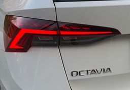 Zunanja slika - Škoda Octavia - 2.0TDI Style DSG 150PS MATRIX ACC PRIKLOP ALU17 - 10 - Predogledna slika