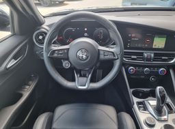 Zunanja slika - Alfa Romeo Giulia - 2.0 Turbo 280 Q4 Veloce - KOT NOVO - SAMO 9.022KM - 9 - Predogledna slika