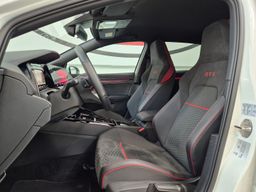 Notranja slika - VW Golf - 2,0 TSI BMT GTI DSG - 6 - Predogledna slika