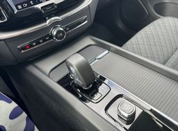 Zunanja slika - Volvo XC60 - B5P AWD Core KAMERA-ACC-KEYLESS - 11 - Predogledna slika