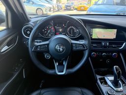 Zunanja slika - Alfa Romeo Giulia - 2.0 Turbo 280 Ti - AVTOMATIK + POTRJENA SERVISNA - 12 - Predogledna slika