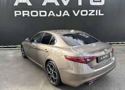 Zunanja slika - Alfa Romeo Giulia - 2.2   150ks - 19COL-KAMERA-2xPDC-  FINANCIRANJE - 5 - Predogledna slika