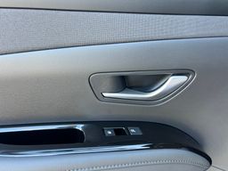 Notranja slika - Hyundai Tucson - PHEV 1.6 T-GDI PREMIUM / 18'', Winter, PTG - 9 - Predogledna slika