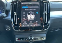 Zunanja slika - Volvo XC40 - B3P Plus Dark Avt - 22 - Predogledna slika