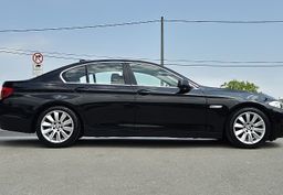 Zunanja slika - BMW Serija 5 - : 530i AUT. SPORT 272ks °HUD °USNJE °ALU 18 - 7 - Predogledna slika
