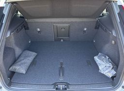 Zunanja slika - Volvo XC40 - B3  P  163hp Core 3 leta garancije + 3 servisi - 6 - Predogledna slika